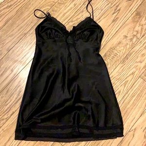 Victoria secret size small chemise